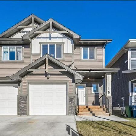 Beautiful And Spacious 1 Room In A Very Quiet Area Airdrie Exterior foto